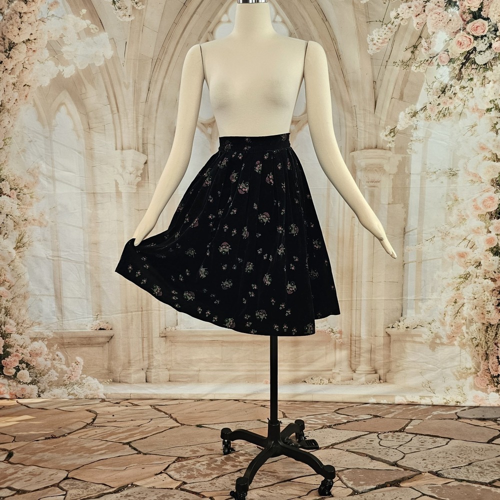 Vintage 1950s Skirt Velvety Black Pleated Floral Novelty Print Pinup Rockabilly‎